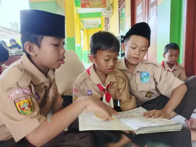 Kegiatan Literasi Membaca Buku